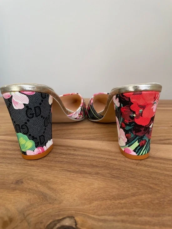 7.5. NWOT Chinese Floral Pointed Mules in Red Multi - Picture 3 of 6